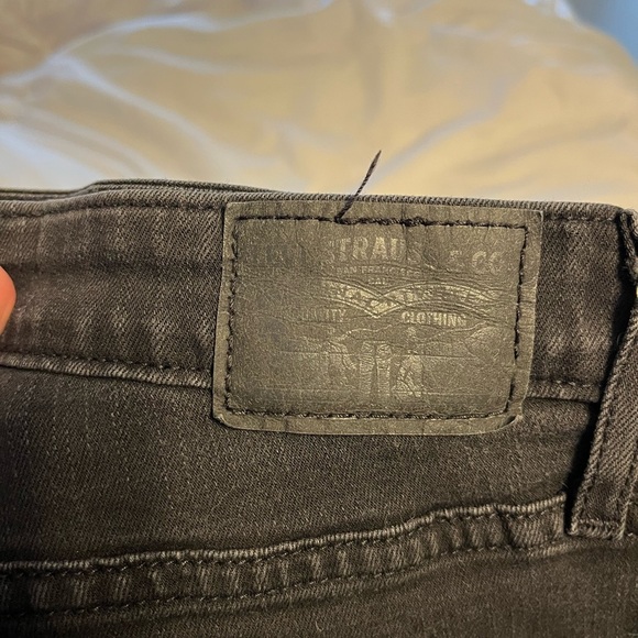 Black Label Levi’s Jeans - Picture 2 of 3